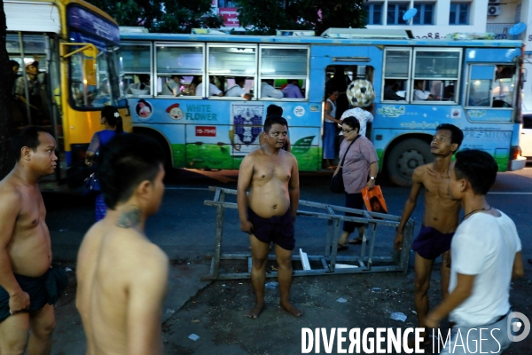 Football des rues au Myanmar