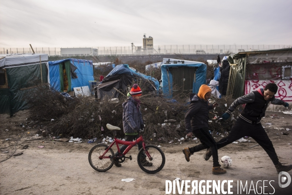 La jungle de calais, abritant des refugies.