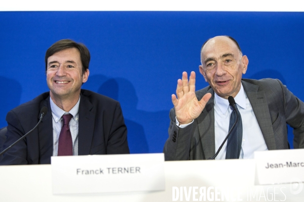 Jean-Marc Janaillac, PDG du groupe, dévoile son plan stratégique «Trust Together»,  la création d une nouvelle compagnie et la nomination de Franck TERNER, nouveau directeur général d Air France
