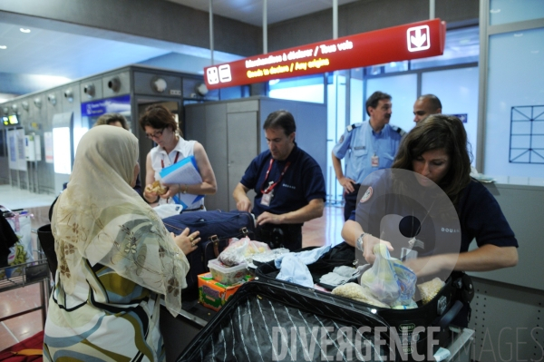 Controles conjoint de la Douane et des Services Vétérinaires à l aéroport de Nice