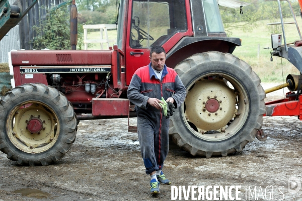 Lyderic Enchery agriculteur et maire de Culey reçoit Rama Yade et Didier Tauzin.