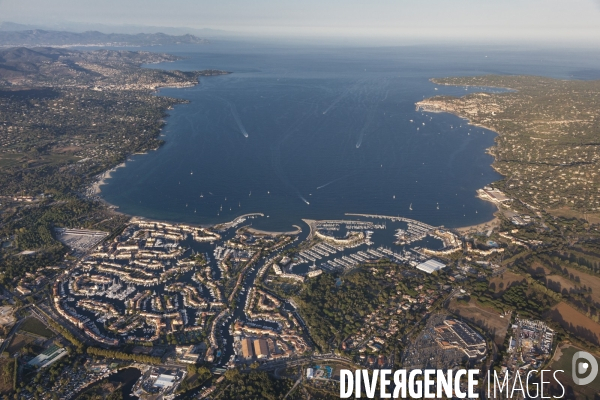 Vue aérienne du golfe de Saint Tropez