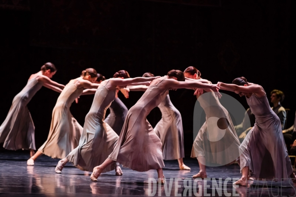 Symphonie de psaumes  /  Jiri Kylian