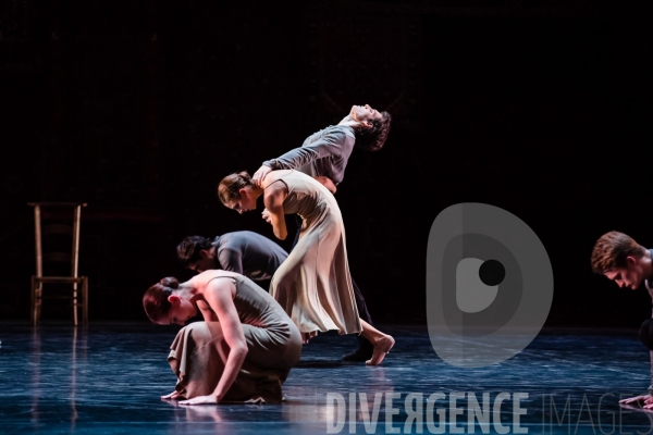 Symphonie de psaumes  /  Jiri Kylian