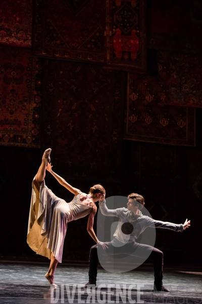 Symphonie de psaumes  /  Jiri Kylian