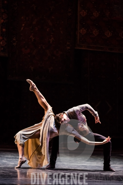 Symphonie de psaumes  /  Jiri Kylian