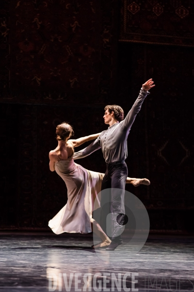 Symphonie de psaumes  /  Jiri Kylian