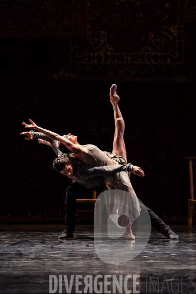 Symphonie de psaumes  /  Jiri Kylian