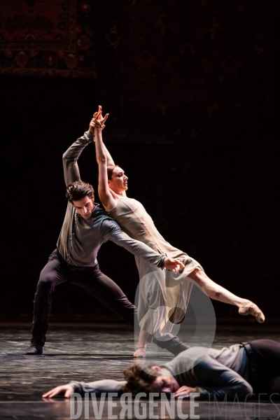 Symphonie de psaumes  /  Jiri Kylian