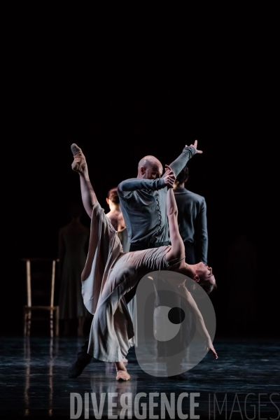 Symphonie de psaumes  /  Jiri Kylian