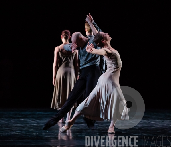 Symphonie de psaumes  /  Jiri Kylian