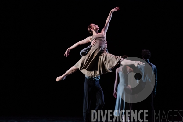 Symphonie de psaumes  /  Jiri Kylian