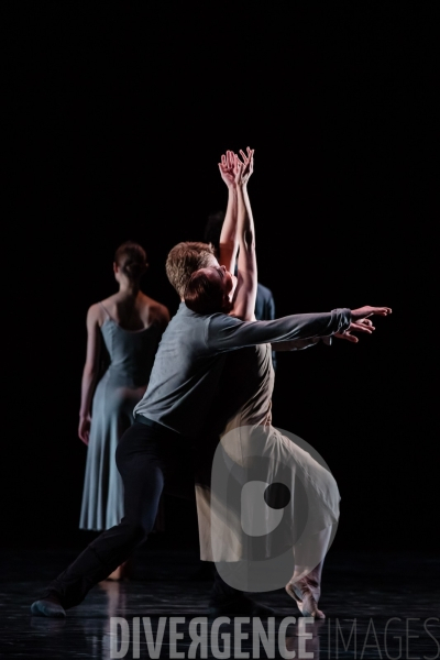 Symphonie de psaumes  /  Jiri Kylian