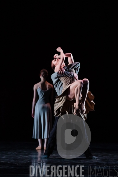 Symphonie de psaumes  /  Jiri Kylian