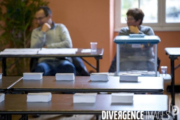Alain Juppé: journée électorale pour la primaire à droite te au centre - 1er tour