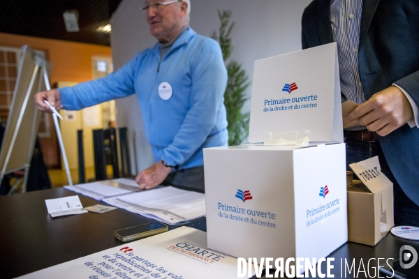 Alain Juppé: journée électorale pour la primaire à droite te au centre - 1er tour