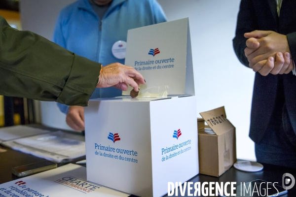 Alain Juppé: journée électorale pour la primaire à droite te au centre - 1er tour