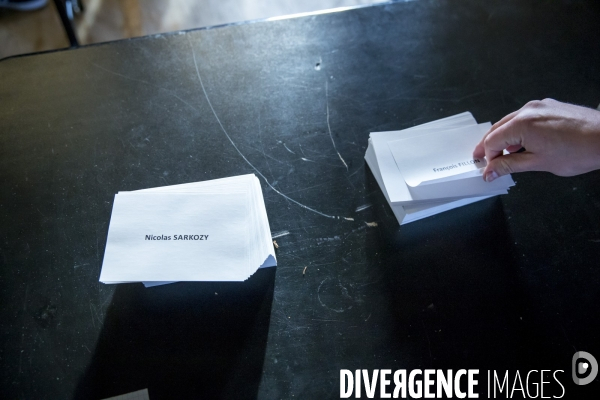 Alain Juppé: journée électorale pour la primaire à droite te au centre - 1er tour