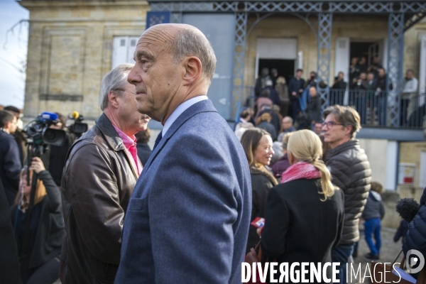 Alain Juppé: journée électorale pour la primaire à droite te au centre - 1er tour