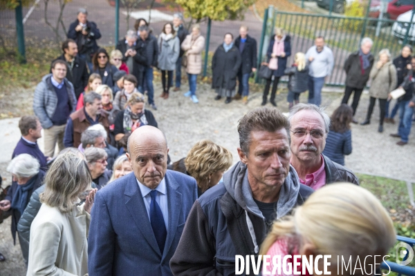 Alain Juppé: journée électorale pour la primaire à droite te au centre - 1er tour
