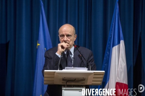 Alain Juppé en meeting pour les voeux de l année 2015.