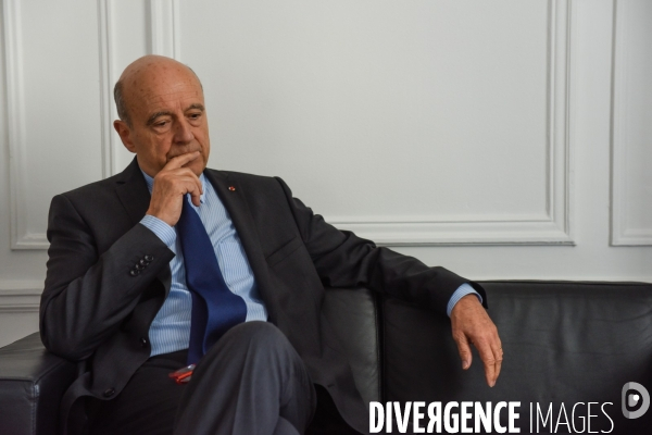 Alain Juppé à son QG de campagne.