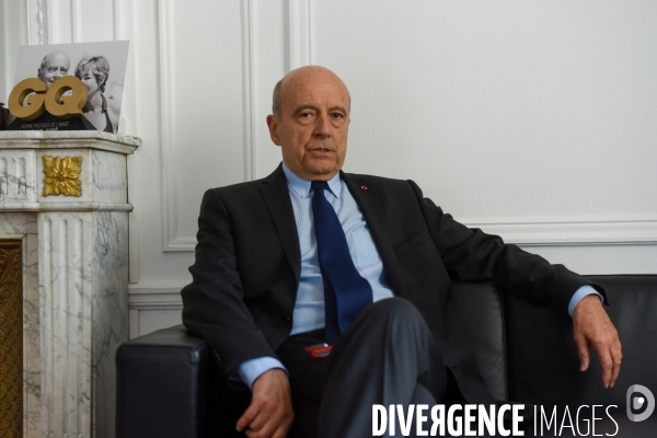 Alain Juppé à son QG de campagne.