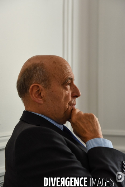 Alain Juppé à son QG de campagne.