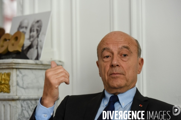 Alain Juppé à son QG de campagne.