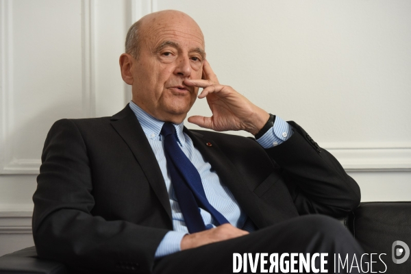 Alain Juppé à son QG de campagne.