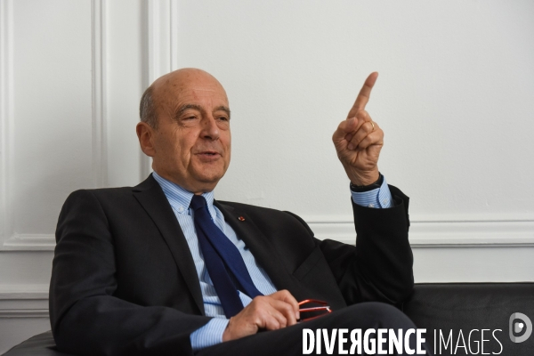 Alain Juppé à son QG de campagne.