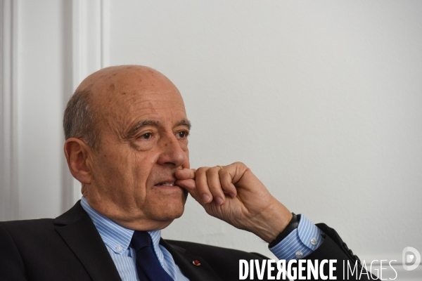 Alain Juppé à son QG de campagne.