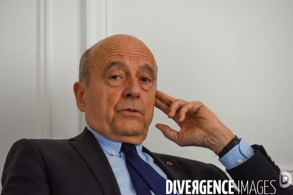 Alain Juppé à son QG de campagne.