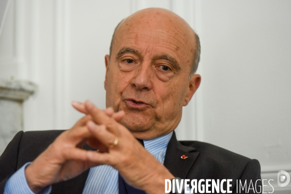 Alain Juppé à son QG de campagne.