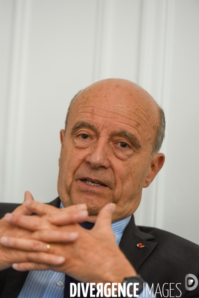 Alain Juppé à son QG de campagne.