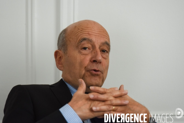 Alain Juppé à son QG de campagne.