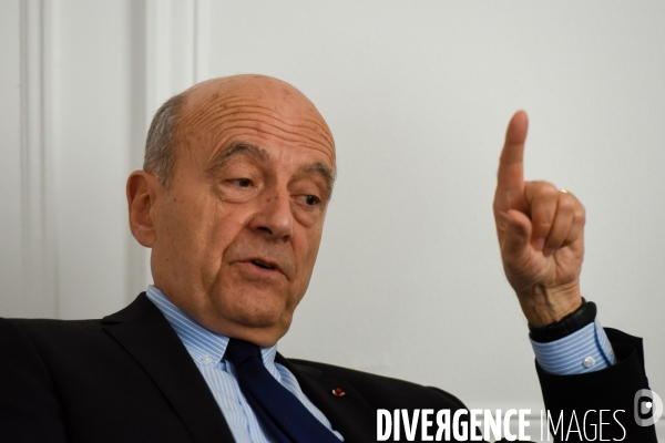 Alain Juppé à son QG de campagne.