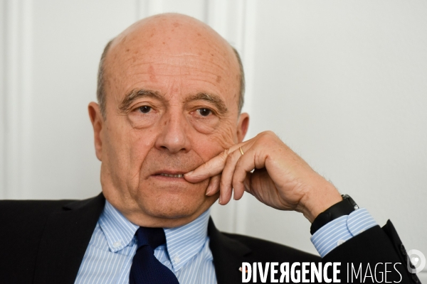 Alain Juppé à son QG de campagne.