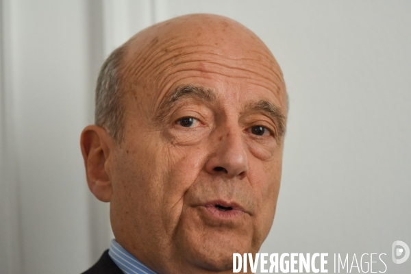 Alain Juppé à son QG de campagne.