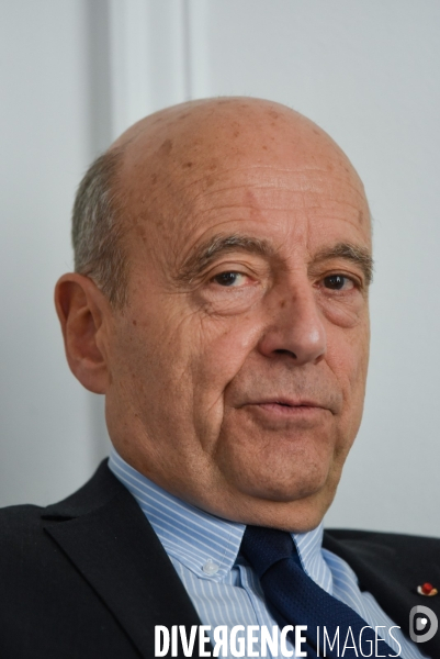 Alain Juppé à son QG de campagne.