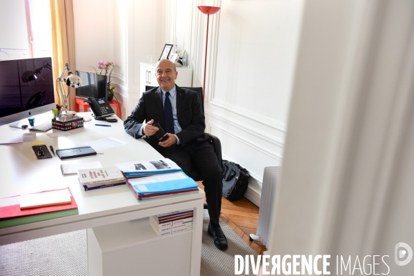 Alain Juppé à son QG de campagne.