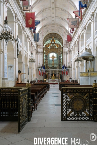 Illustration Novembre 2016.Nef de la cathedrale  saint  Louis des Invalides est ornee des drapeaux et bannieres pris a l ennemi