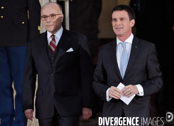 Cérémonie de passation entre Manuel Valls et Bernard Cazeneuve