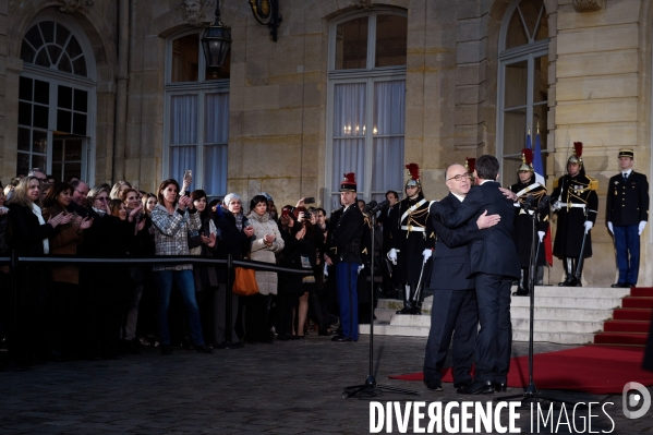 Cérémonie de passation entre Manuel Valls et Bernard Cazeneuve