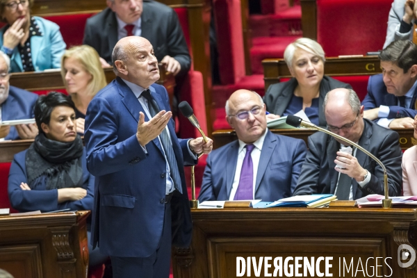 1ère séance des questions au gouvernement pour Bernard Cazeneuve , nouveau Premier ministre