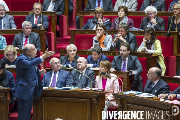 1ère séance des questions au gouvernement pour Bernard Cazeneuve , nouveau Premier ministre