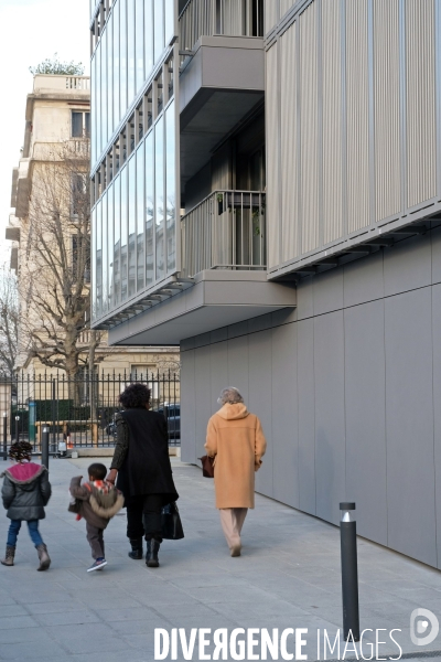 176 logements sociaux, sur l ancienne friche de la gare d Auteuil dans le 16 eme arrondissement voit le jour apres 10 ans d une bataille juridique opposant les riverains et la Ville de Paris