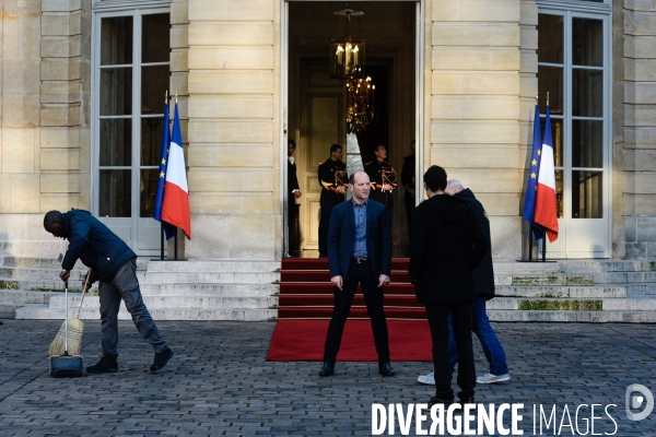 Bernard Cazeneuve et Manuel Valls. Passation de pouvoir à l Hôtel de Matignon