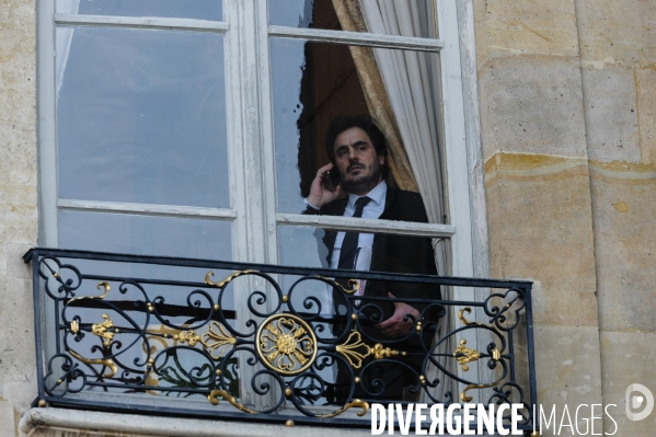 Bernard Cazeneuve et Manuel Valls. Passation de pouvoir à l Hôtel de Matignon