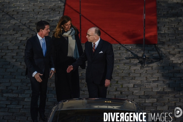 Bernard Cazeneuve et Manuel Valls. Passation de pouvoir à l Hôtel de Matignon